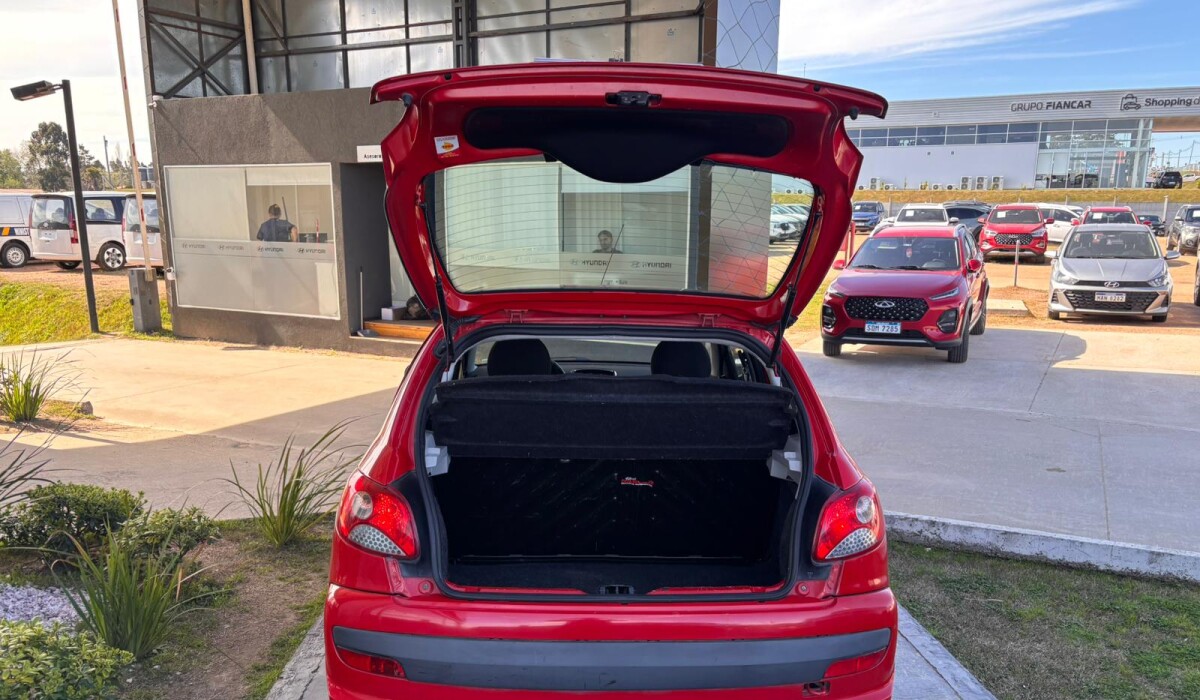 Peugeot 207 1.4 Compact - 2013 Peugeot 207 1.4 Compact - 2013