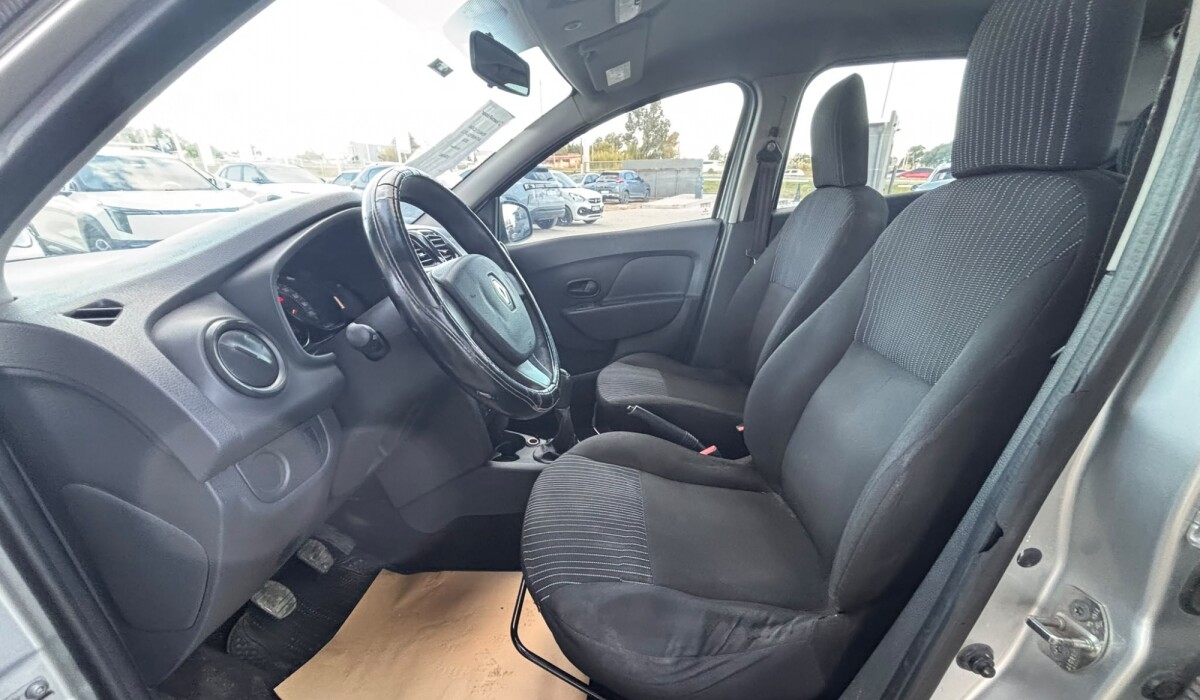 Renault Logan Authentique 1,6 - 2018 Renault Logan Authentique 1,6 - 2018