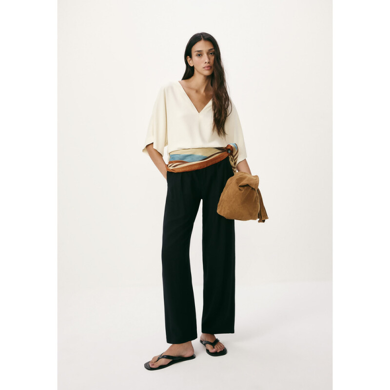 CALCA FEM PRETO ESCURO