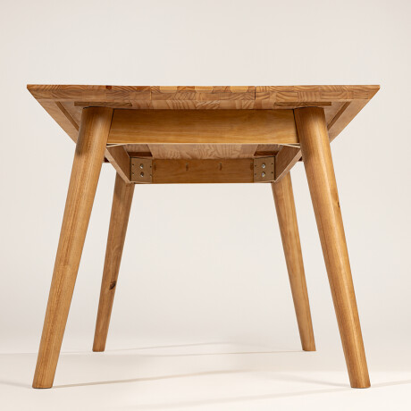 MESA DE COMEDOR EN MADERA MACIZA PARA 6 LUGARES MESA DE COMEDOR EN MADERA MACIZA PARA 6 LUGARES