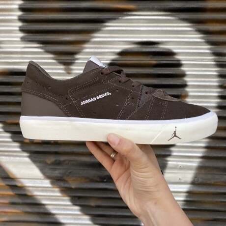 Championes Jordan Series ES Brown