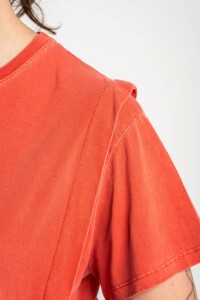 Remera Con Aplique Rojo