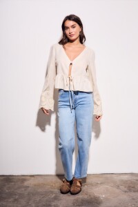 Blusa Con Lino Bordada Nacar