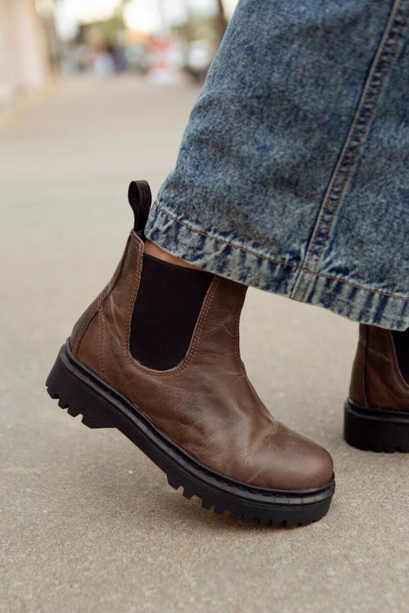 Bota Línea KIKOS modelo Jagger Cuero Chocolate