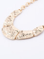 COLLAR MARTILLADO DORADO