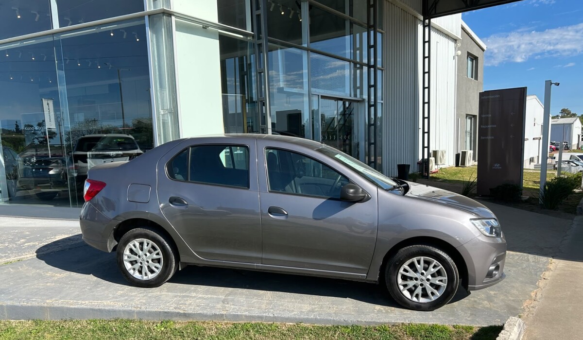 Renault Logan Life - 2023 Renault Logan Life - 2023