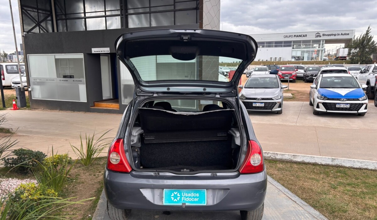 Renault Clio Authentique 1.2 - 2012 Renault Clio Authentique 1.2 - 2012