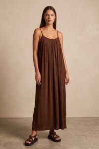 Vestido Con Tableados Chocolate