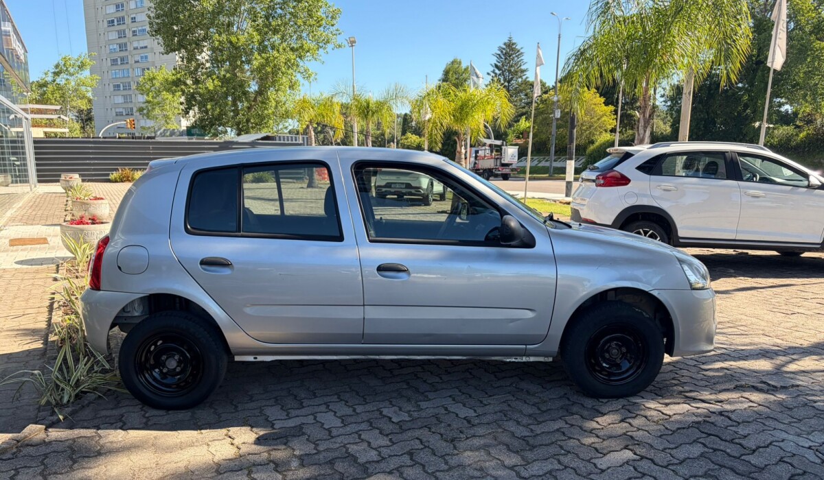 Renauilt Clio Expression - 2013 Renauilt Clio Expression - 2013