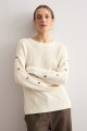 Sweater con botones crudo