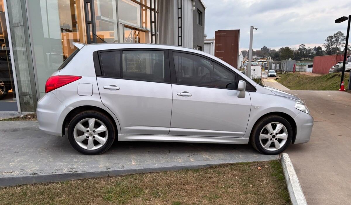 Nissan Tiida HB Full - 2013 Nissan Tiida HB Full - 2013