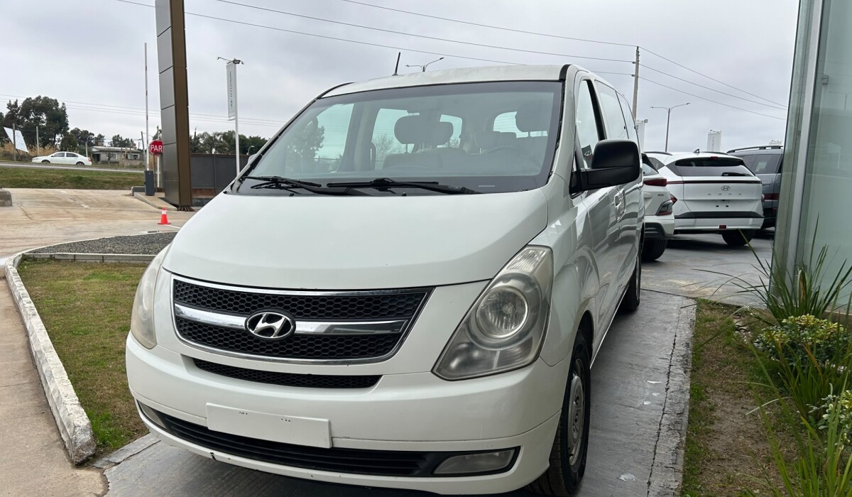 Hyundai H1 MiniBus 12 Plz GLS Diesel - 2014 Hyundai H1 MiniBus 12 Plz GLS Diesel - 2014