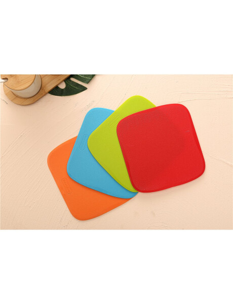 SET 4 TABLAS 20x20CM PP SURTIDO SET 4 TABLAS 20x20CM PP SURTIDO