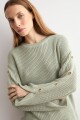 Sweater con botones verde pastel