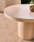 Mesa redonda Aiguablava de cemento beige Ø 120 cm. Mesa redonda Aiguablava de cemento beige Ø 120 cm.