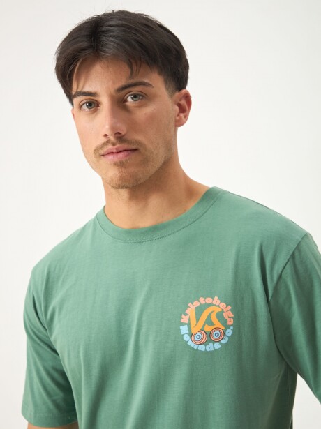 REMERA NOMADS VERDE