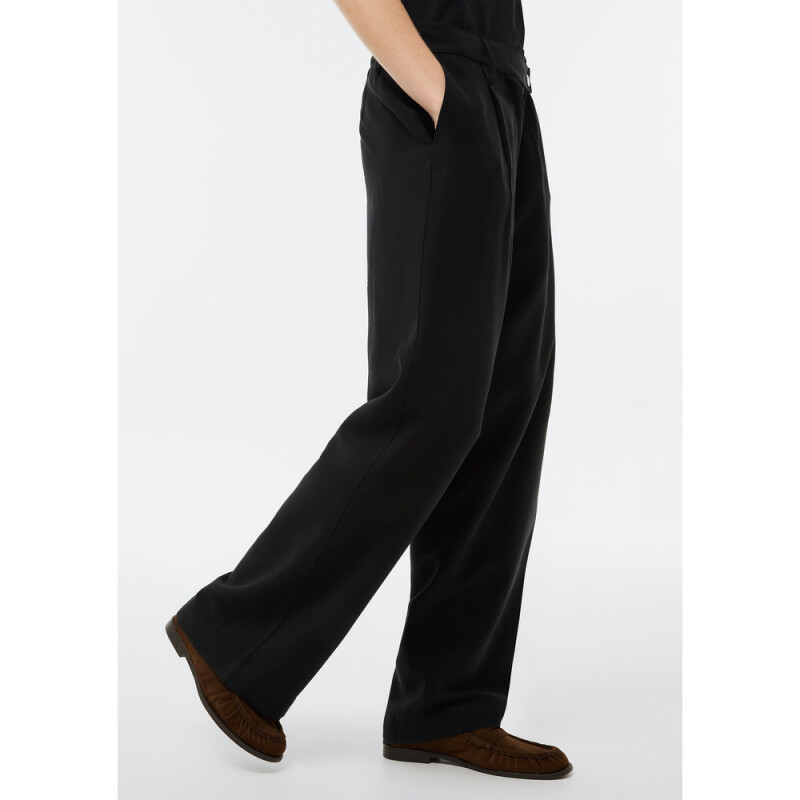 CALCA FEM PRETO ESCURO