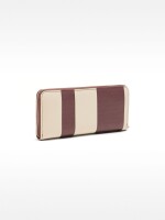 Cartera Con Textura Y Colores Contrastantes multicolor
