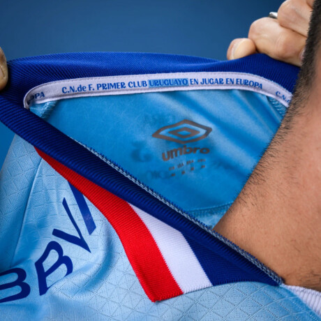 Camiseta de Hombre Umbro Nacional con Sponsors Celeste