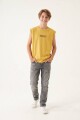 Musculosa estampa Believe AMARILLO
