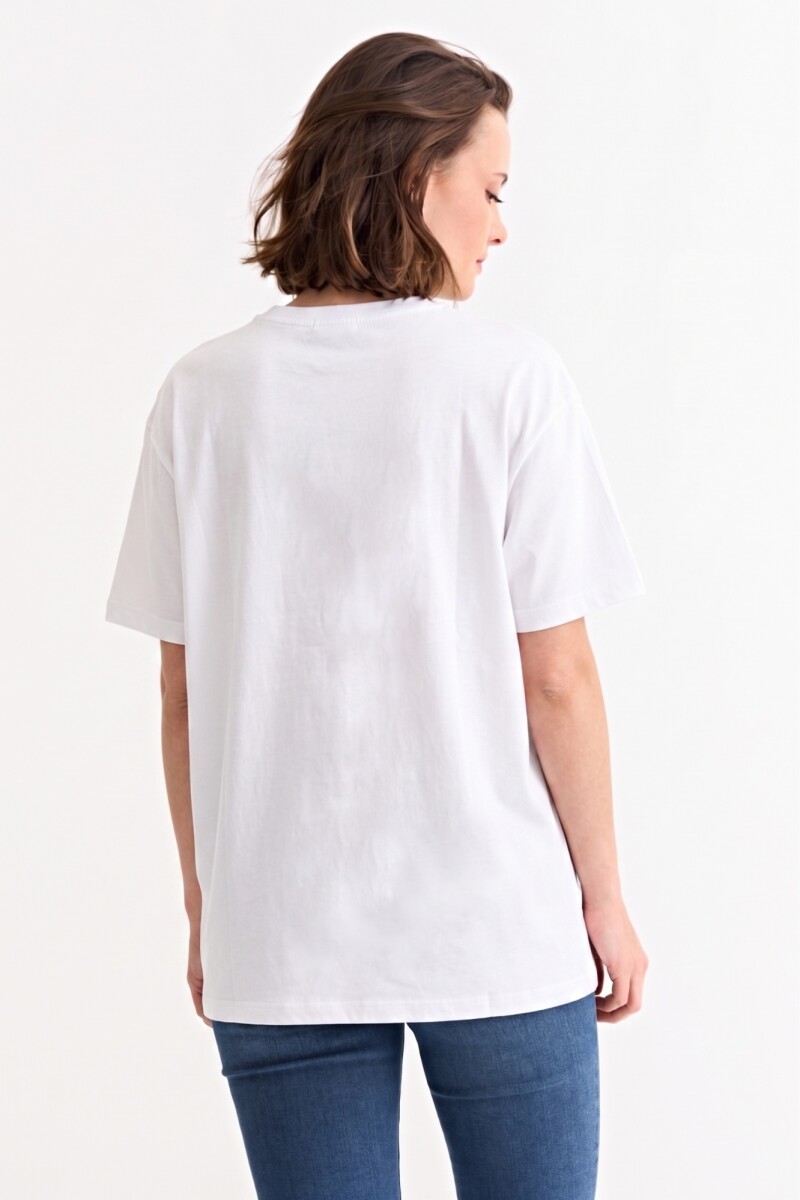 Remera m/c estampada colección Editorial BLANCO Y NEGRO