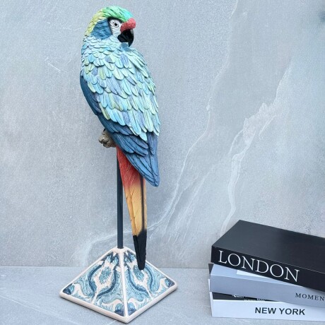 Loro Decorativo Resina en Base Cerámica ▪️Alto 65.6cm x Ancho 22.7cm x Largo 20.8cm Loro Decorativo Resina en Base Cerámica ▪️Alto 65.6cm x Ancho 22.7cm x Largo 20.8cm