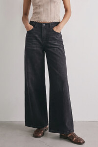 Jean Wide Leg Con Encaje Negro