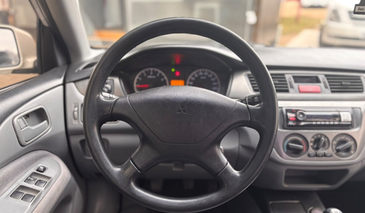 Mitsubishi Lancer 1.6 GLX - 2011 Mitsubishi Lancer 1.6 GLX - 2011