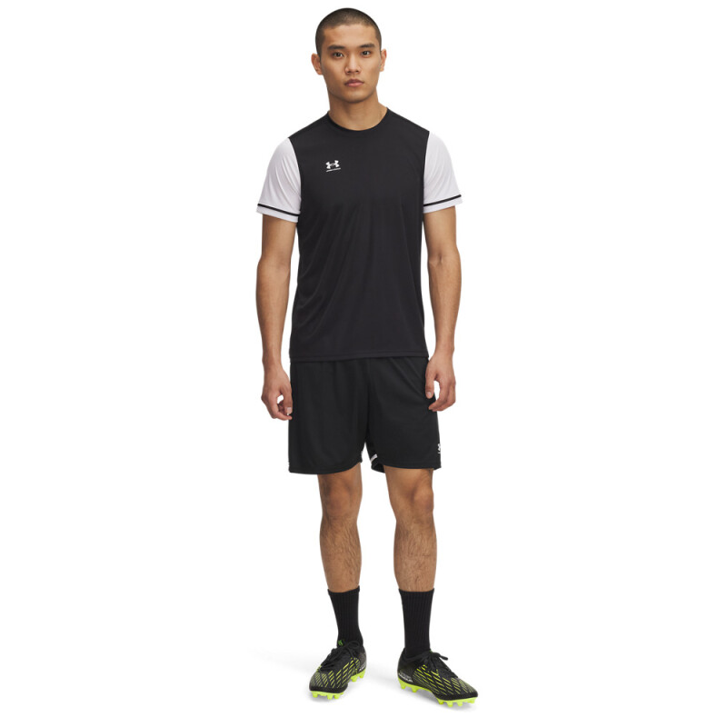 UA M Challenger Short-WHT BLK-001