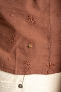 Blusa Bordada Frunces Mocha