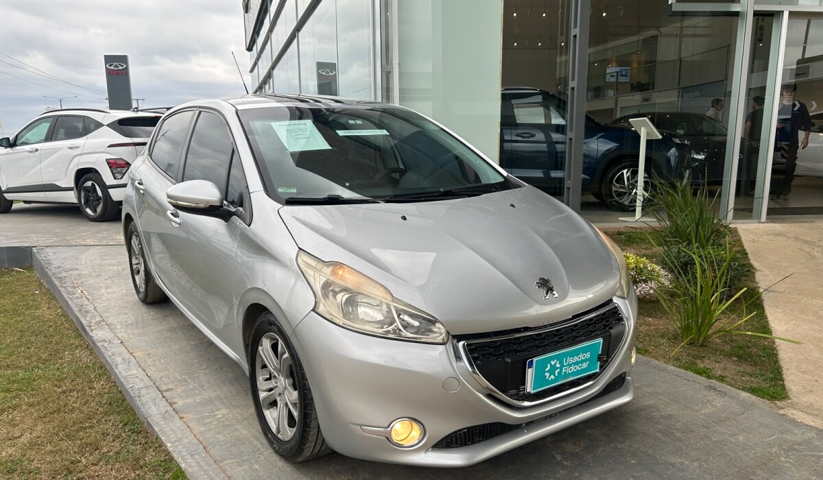 Peugeot 208 1.2 Active - 2013 Peugeot 208 1.2 Active - 2013
