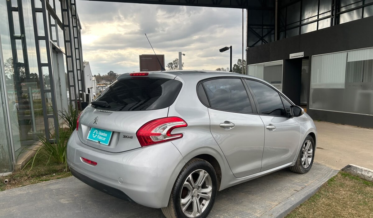 Peugeot 208 1.2 Active - 2013 Peugeot 208 1.2 Active - 2013