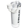 Vaso térmico Stanley Vitalize Shaker 590 ml para batidos de proteínas Blanco