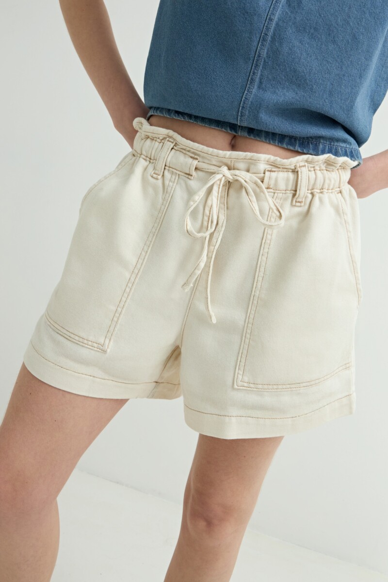 Short con cintura elastizada y lazo BEIGE