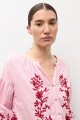 Blusa rayada con bordados rosa
