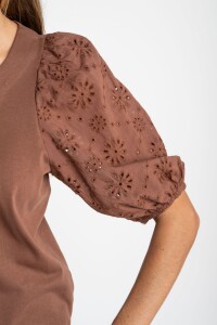 Remera Manga Globo Broderie Moca