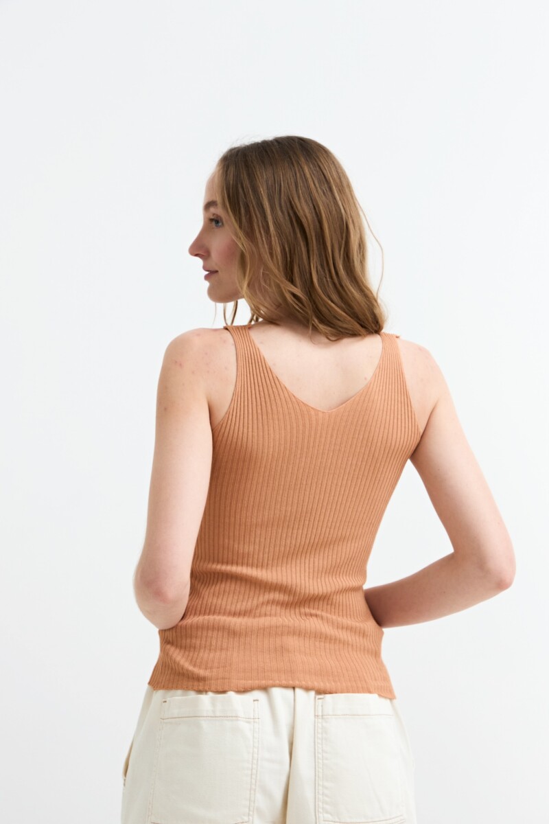 Top tejido punto rib escote V TOSTADO