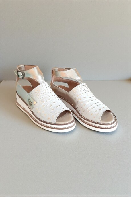 Sandalia Leyla Natural Y Dorado Sandalia Leyla Natural Y Dorado