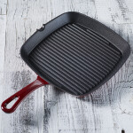 Cuisinart® PLANCHA PARRILLERA CUADRADA DE HIERRO FUNDIDO 9.25" - ROJO CARDENAL N/A