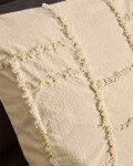 Almohadón Verion con detalle geométrico bordado amarillo 45 x 45 cm Almohadón Verion con detalle geométrico bordado amarillo 45 x 45 cm