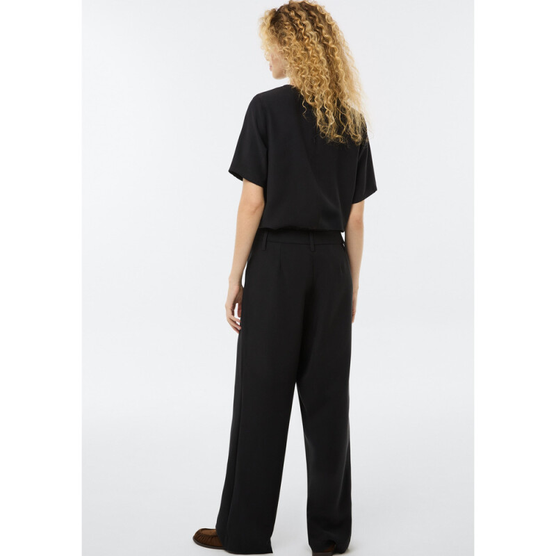 CALCA FEM PRETO ESCURO