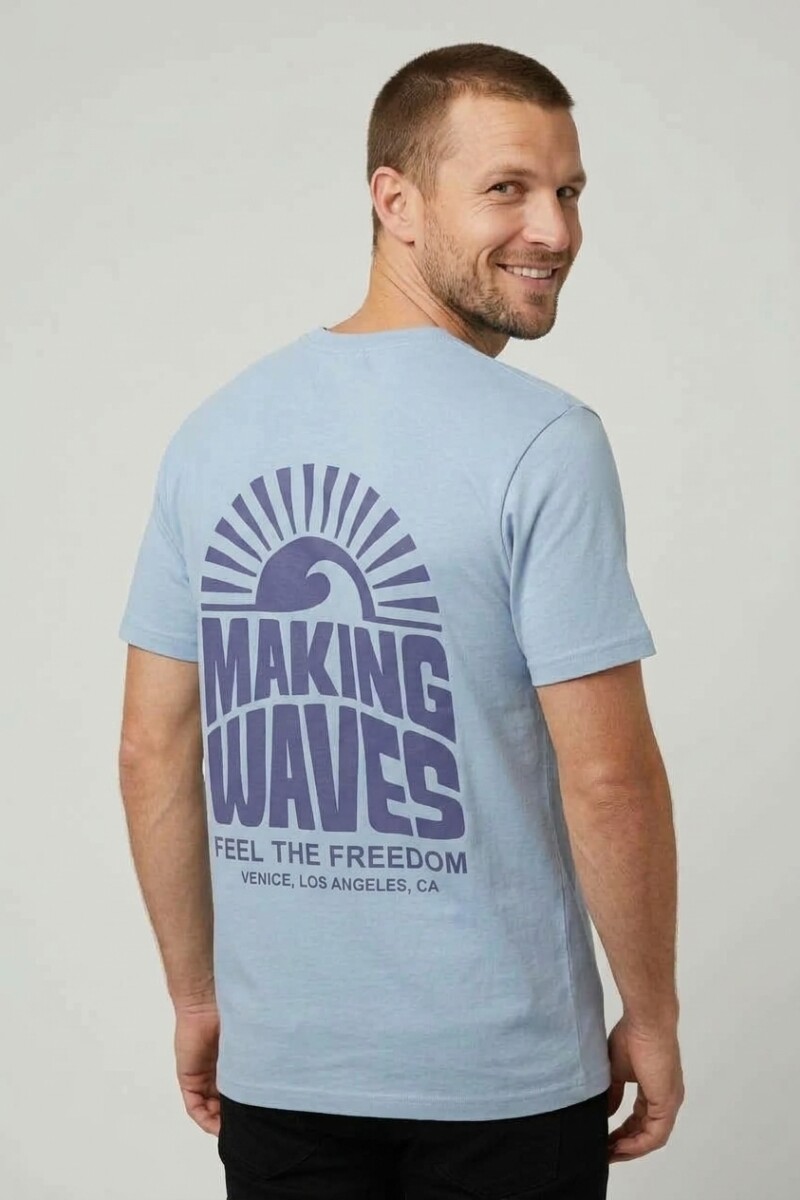 Remera m/c estampada Making Waves AZUL PIEDRA