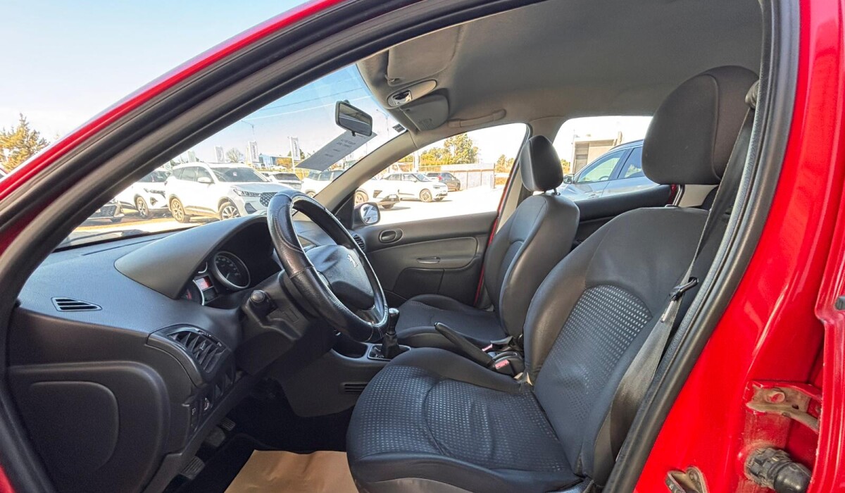 Peugeot 207 1.4 Compact - 2013 Peugeot 207 1.4 Compact - 2013
