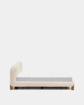 Cama desenfundable Odina bouclé crudo y patas de madera maciza de fresno acabado tono nogal para colchón de 180 x 200 cm