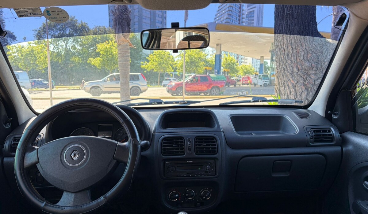 Renauilt Clio Expression - 2013 Renauilt Clio Expression - 2013