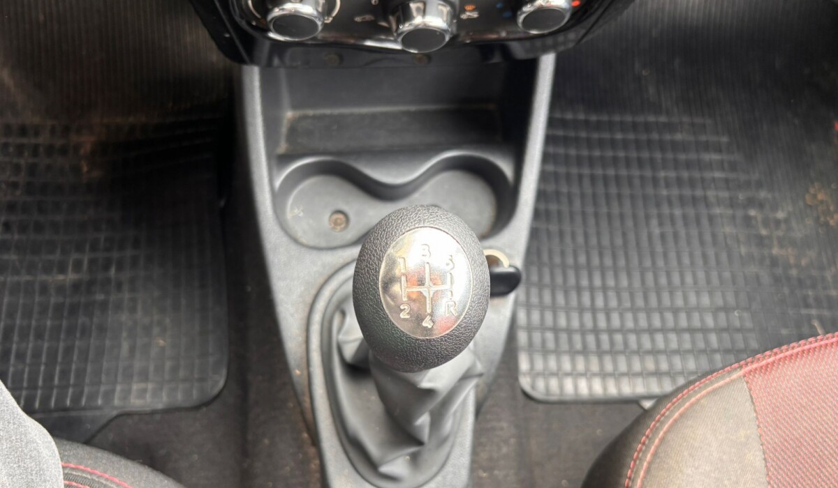Renault Sandero Stepway Comf. 1.6 - 2014 Renault Sandero Stepway Comf. 1.6 - 2014