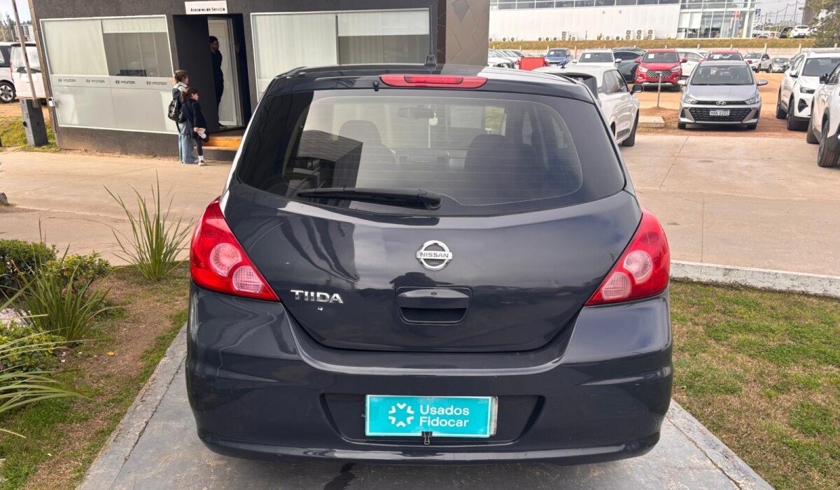 Nissan Tiida Estándar - 2010 Nissan Tiida Estándar - 2010