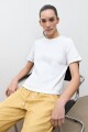 Remera con pespuntes blanco