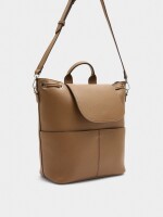 Mochila Con Textura Y Solapa camel