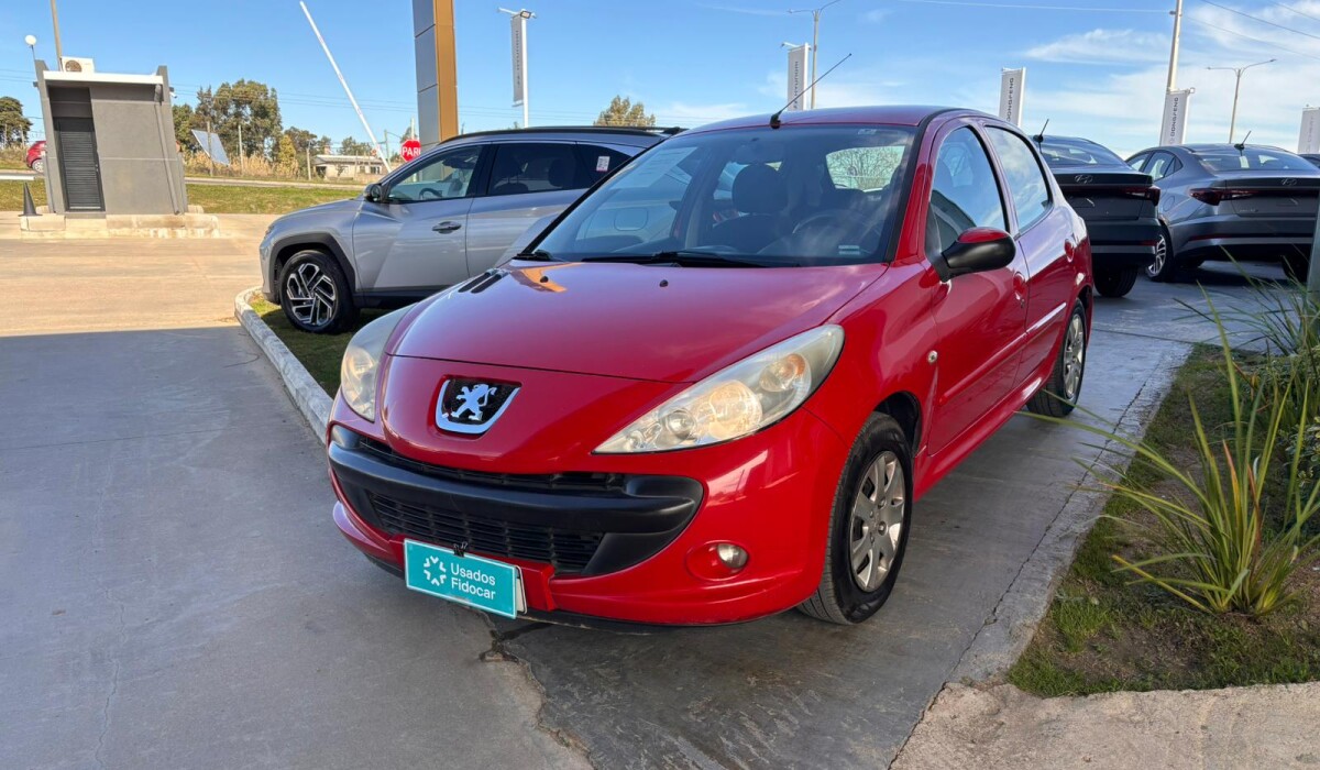 Peugeot 207 1.4 Compact - 2013 Peugeot 207 1.4 Compact - 2013